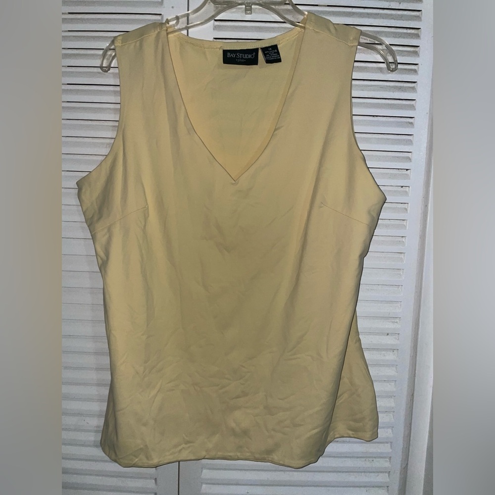 Bay Studio Light Yellow V-Neck Tank Top Size 1X Women’s